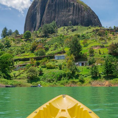 Descanso Bajo La Piedra Del Penol Guatape Exterior photo