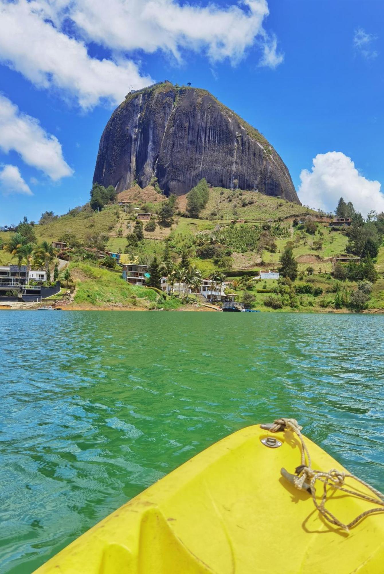 Descanso Bajo La Piedra Del Penol Guatape Exterior photo