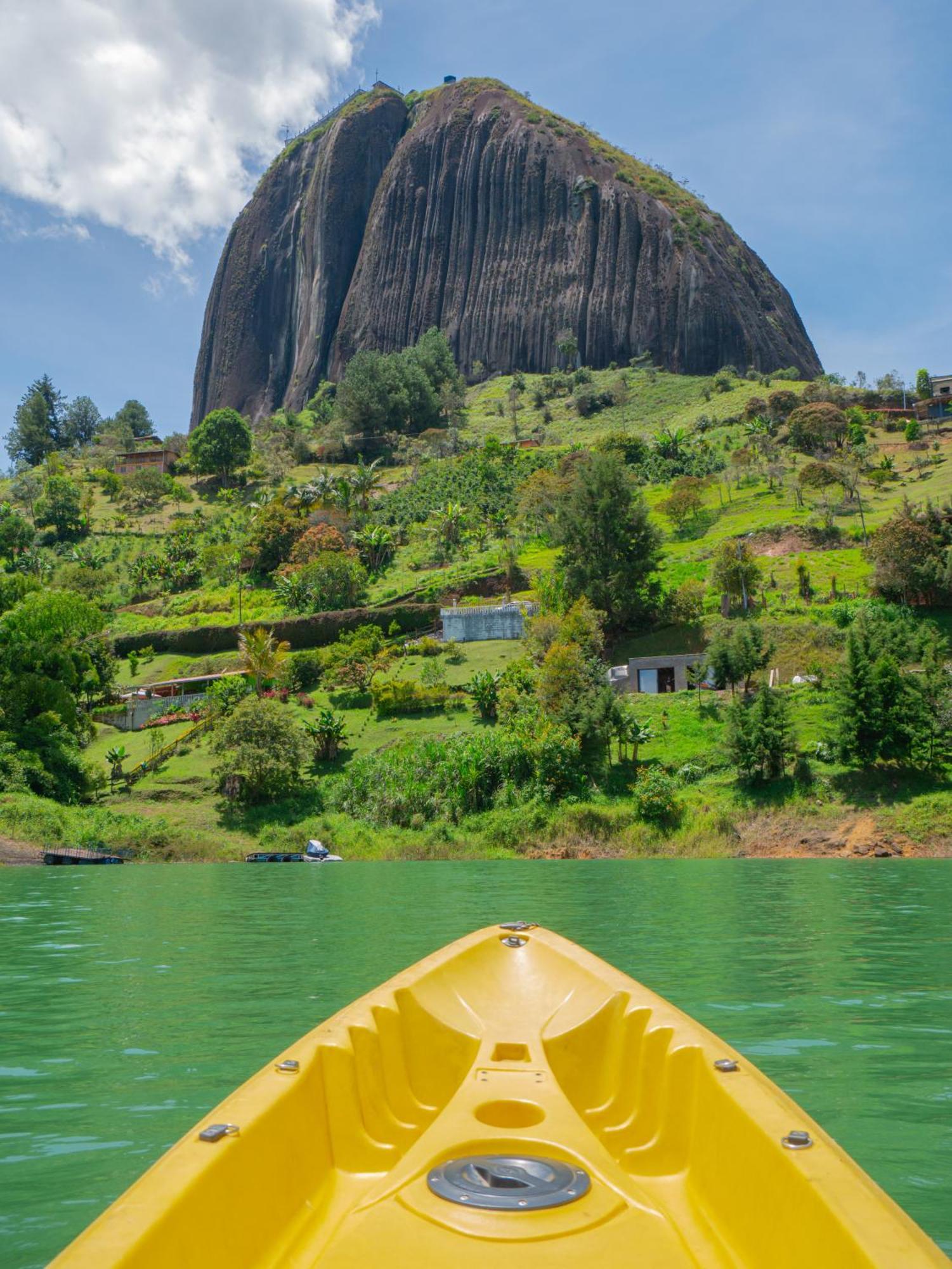 Descanso Bajo La Piedra Del Penol Guatape Exterior photo
